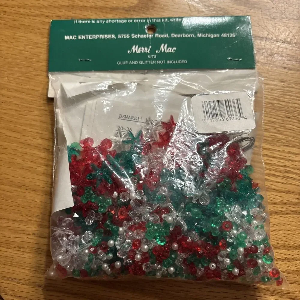 Vintage Merri Mac Festive Flakes Christmas Ornament Kit -Unopened Makes 6